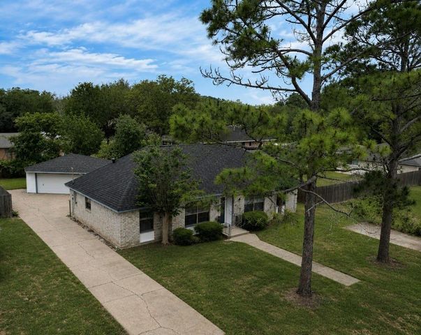 1710 Longhorn Avenue, Bay City, TX 77414