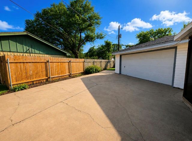1710 Longhorn Avenue, Bay City, TX 77414