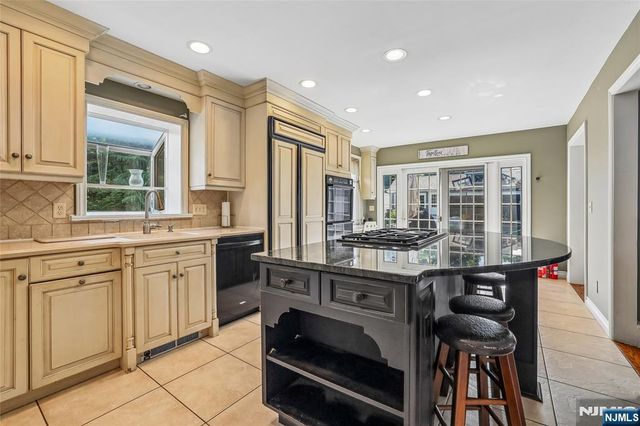 199 Larch Avenue, Teaneck, NJ 07666