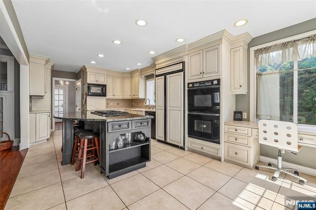 199 Larch Avenue, Teaneck, NJ 07666