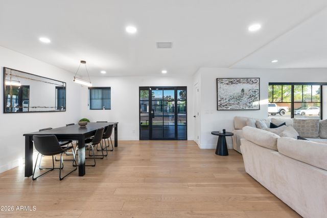 8614 E HIGHLAND Avenue, Scottsdale, AZ 85251