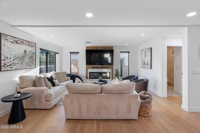 8614 E HIGHLAND Avenue, Scottsdale, AZ 85251