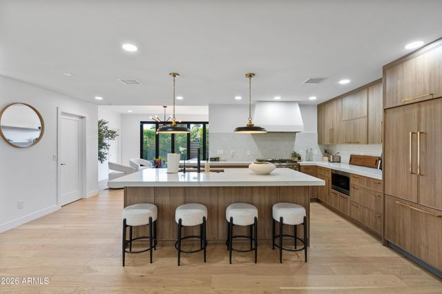 8614 E HIGHLAND Avenue, Scottsdale, AZ 85251
