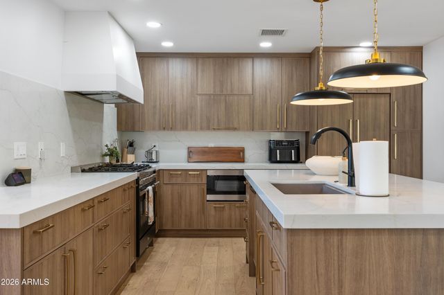 8614 E HIGHLAND Avenue, Scottsdale, AZ 85251