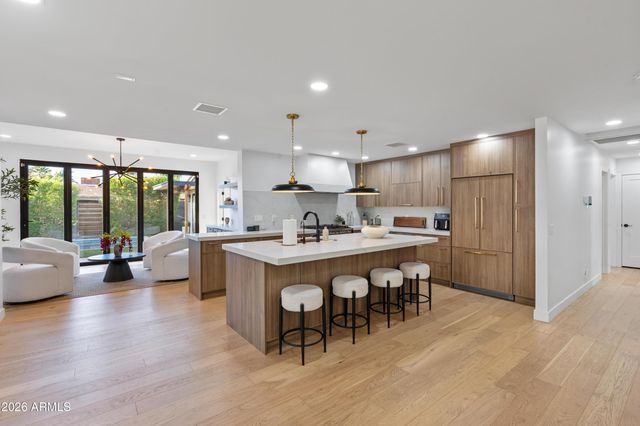 8614 E HIGHLAND Avenue, Scottsdale, AZ 85251