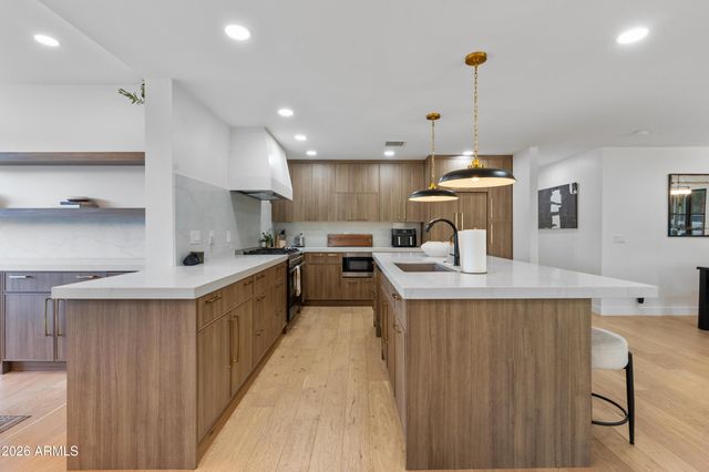 8614 E HIGHLAND Avenue, Scottsdale, AZ 85251