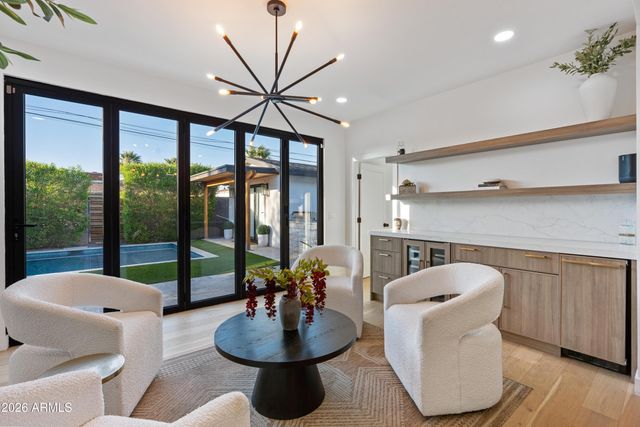 8614 E HIGHLAND Avenue, Scottsdale, AZ 85251