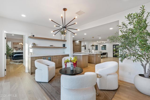 8614 E HIGHLAND Avenue, Scottsdale, AZ 85251