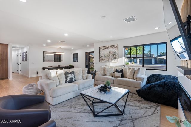 8614 E HIGHLAND Avenue, Scottsdale, AZ 85251