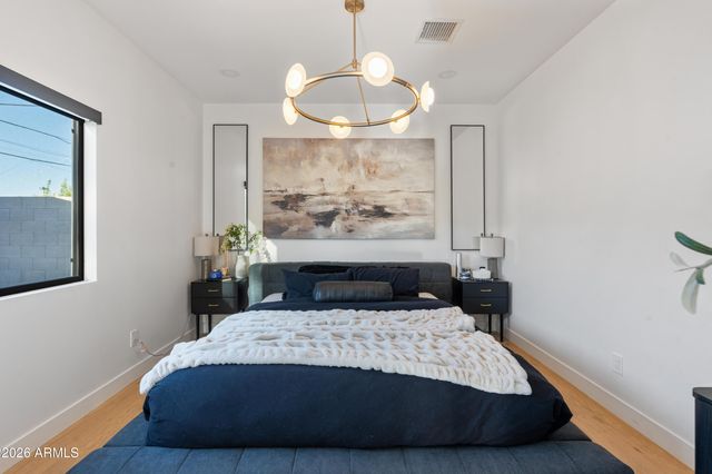 8614 E HIGHLAND Avenue, Scottsdale, AZ 85251