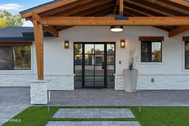 8614 E HIGHLAND Avenue, Scottsdale, AZ 85251