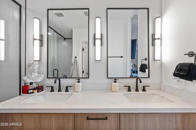 8614 E HIGHLAND Avenue, Scottsdale, AZ 85251