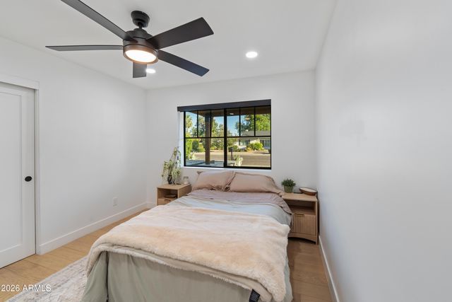 8614 E HIGHLAND Avenue, Scottsdale, AZ 85251