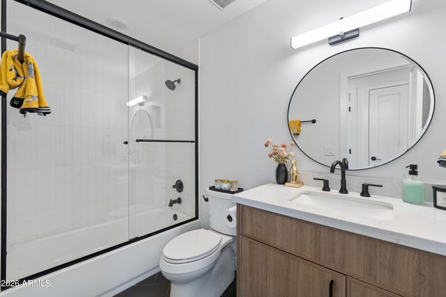 8614 E HIGHLAND Avenue, Scottsdale, AZ 85251