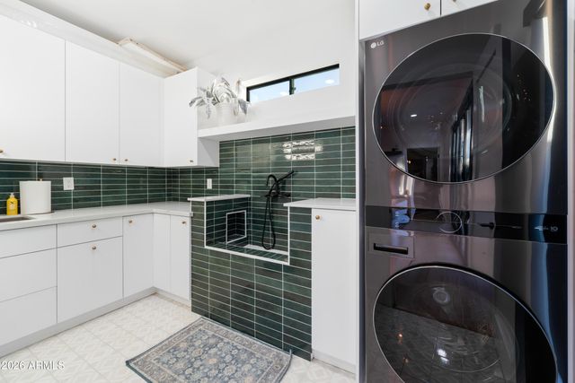8614 E HIGHLAND Avenue, Scottsdale, AZ 85251