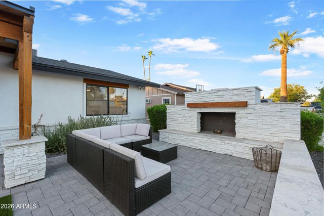 8614 E HIGHLAND Avenue, Scottsdale, AZ 85251