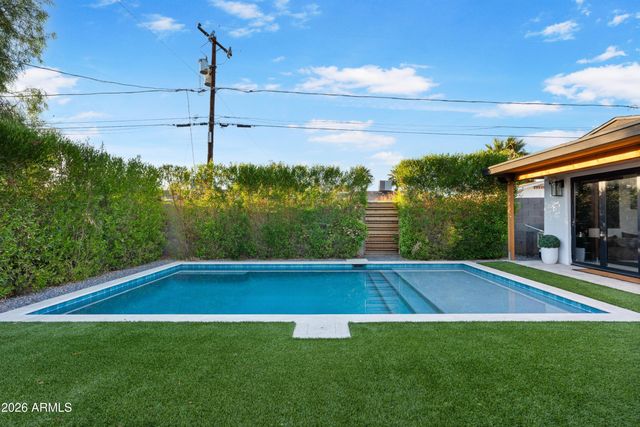8614 E HIGHLAND Avenue, Scottsdale, AZ 85251