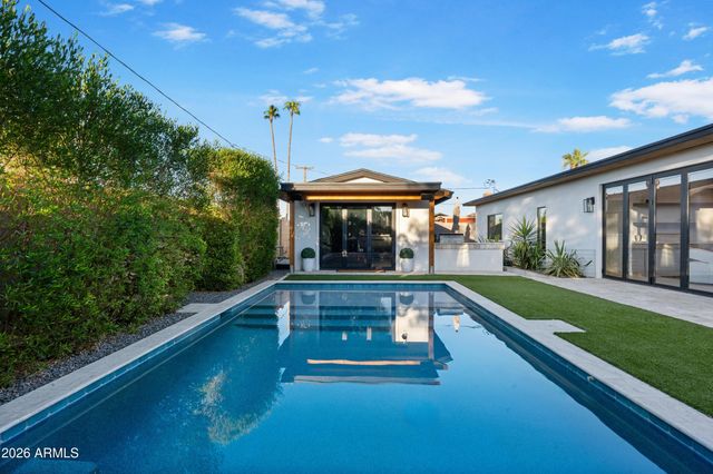 8614 E HIGHLAND Avenue, Scottsdale, AZ 85251