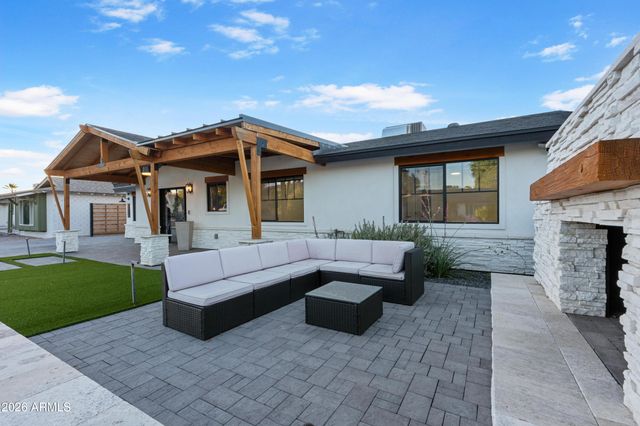 8614 E HIGHLAND Avenue, Scottsdale, AZ 85251