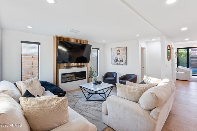 8614 E HIGHLAND Avenue, Scottsdale, AZ 85251