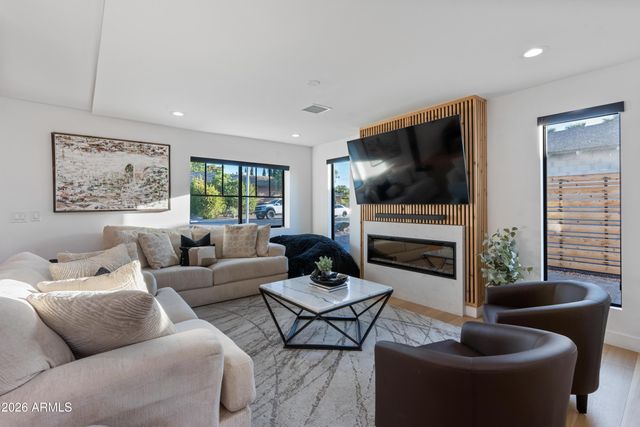 8614 E HIGHLAND Avenue, Scottsdale, AZ 85251