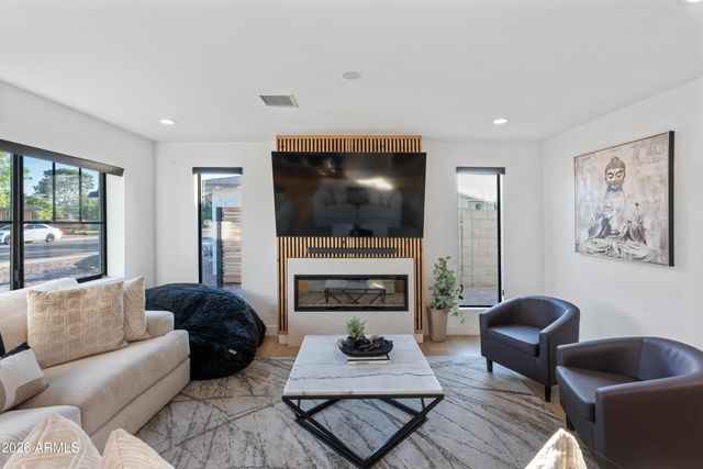 8614 E HIGHLAND Avenue, Scottsdale, AZ 85251