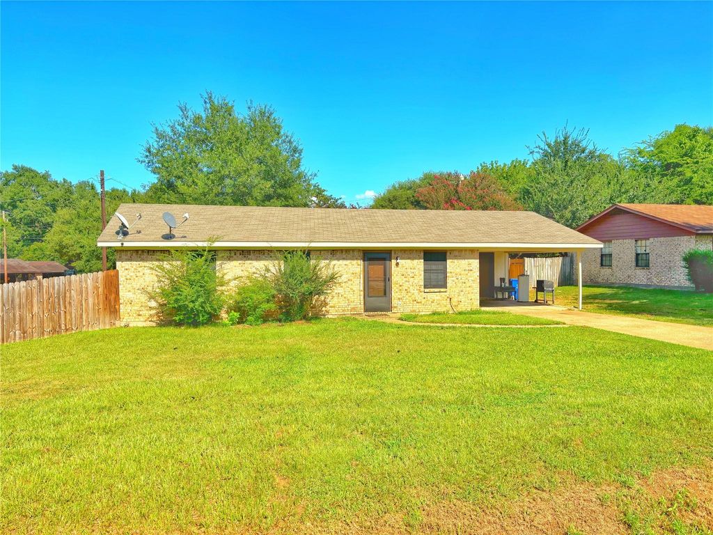 108 North Dogwood Street, Crockett, TX 75835