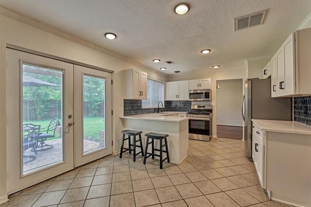 10 Lazy Morning Place, The Woodlands, TX 77381