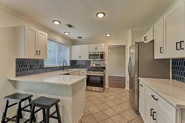 10 Lazy Morning Place, The Woodlands, TX 77381