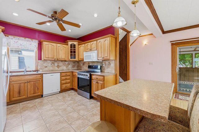 940 W 6TH AVENUE, Oshkosh, WI 54902