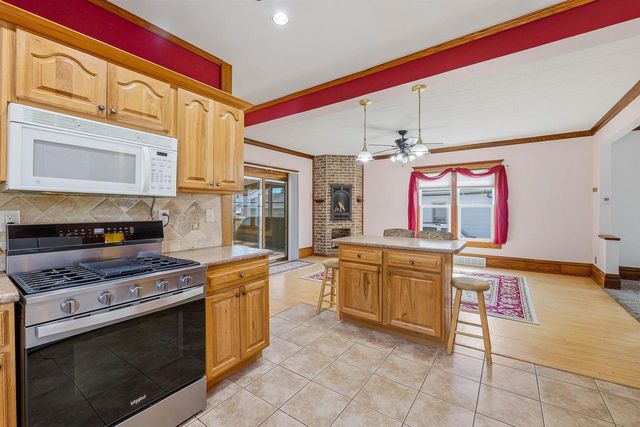 940 W 6TH AVENUE, Oshkosh, WI 54902