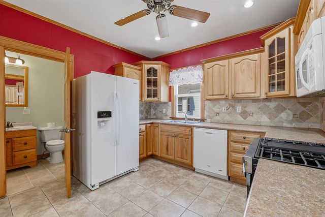 940 W 6TH AVENUE, Oshkosh, WI 54902