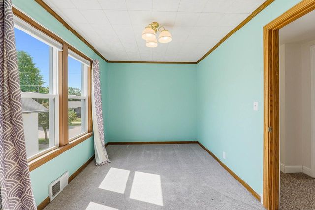 940 W 6TH AVENUE, Oshkosh, WI 54902