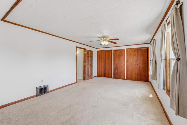 940 W 6TH AVENUE, Oshkosh, WI 54902