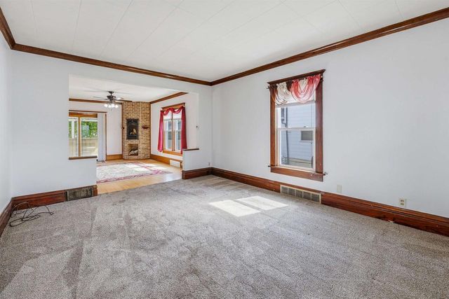 940 W 6TH AVENUE, Oshkosh, WI 54902