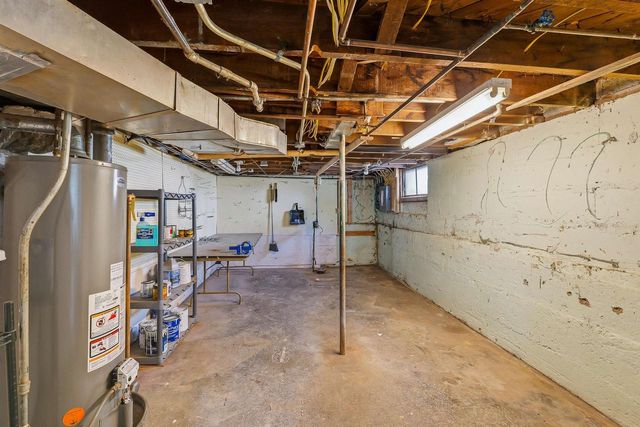 940 W 6TH AVENUE, Oshkosh, WI 54902