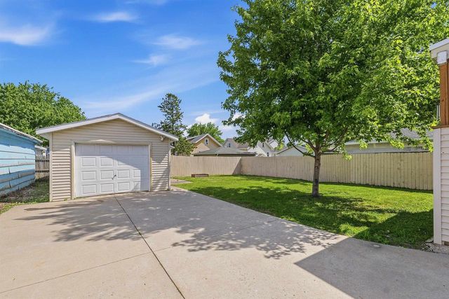 940 W 6TH AVENUE, Oshkosh, WI 54902