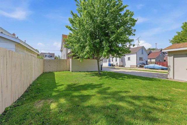 940 W 6TH AVENUE, Oshkosh, WI 54902
