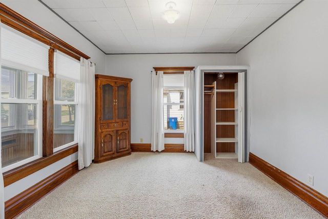 940 W 6TH AVENUE, Oshkosh, WI 54902