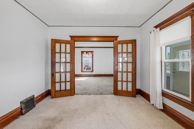 940 W 6TH AVENUE, Oshkosh, WI 54902