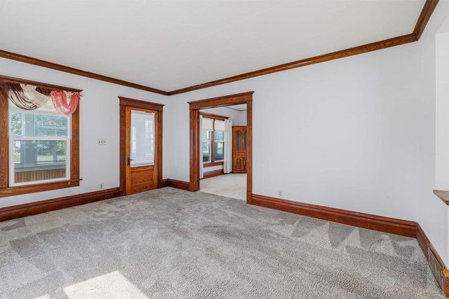 940 W 6TH AVENUE, Oshkosh, WI 54902