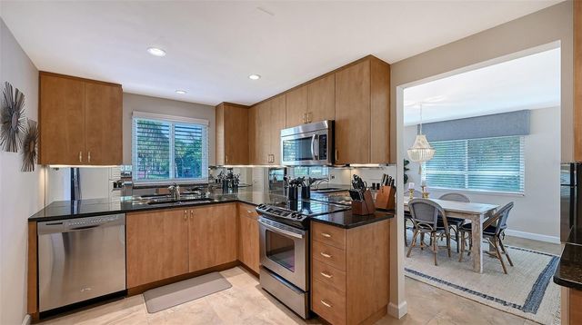576 SUTTON PLACE, Longboat Key, FL 34228