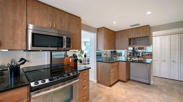 576 SUTTON PLACE, Longboat Key, FL 34228