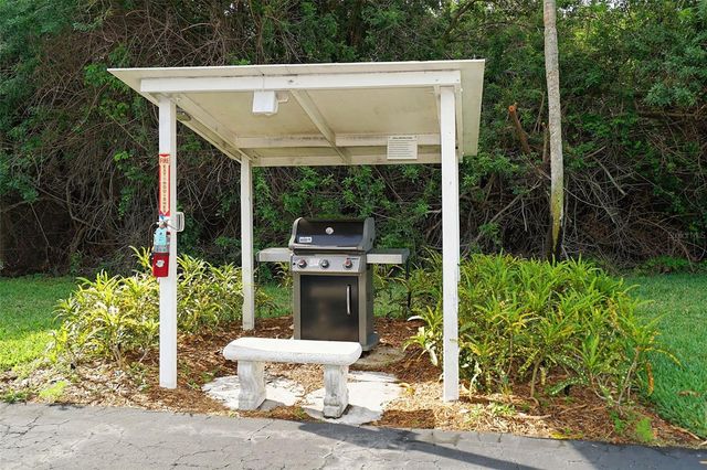 576 SUTTON PLACE, Longboat Key, FL 34228