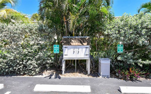 576 SUTTON PLACE, Longboat Key, FL 34228