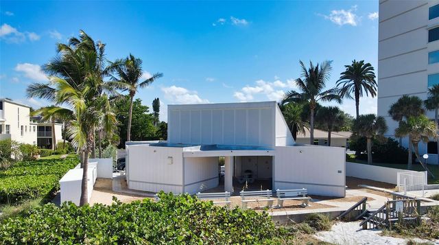 576 SUTTON PLACE, Longboat Key, FL 34228