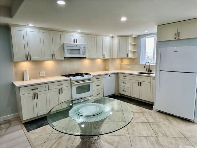 2895 Kalakaua Avenue 1401, Honolulu, HI 96815