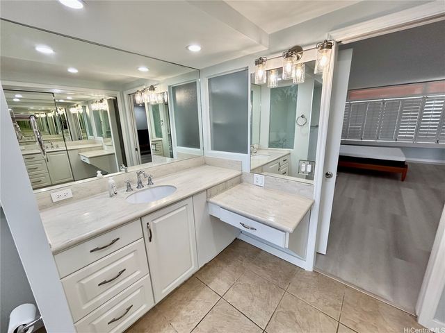 2895 Kalakaua Avenue 1401, Honolulu, HI 96815