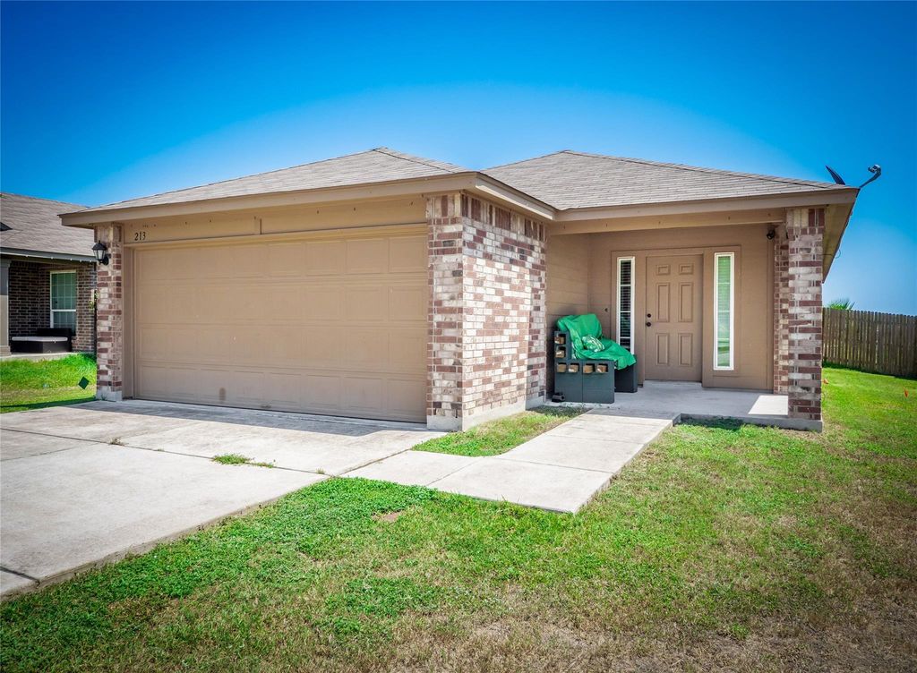 213 Talon DR, Luling, TX 78648