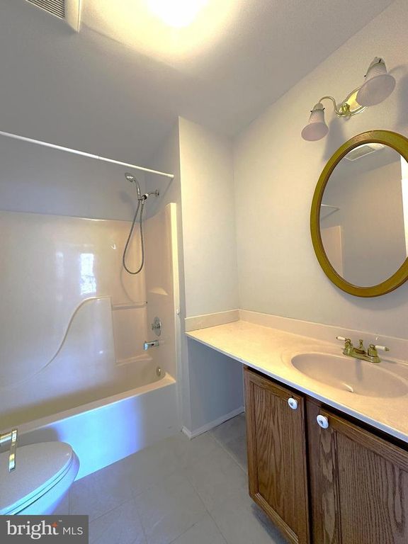 Image 16 of property listing at 9422 SEA BREEZE CT, North Beach, MD 20714